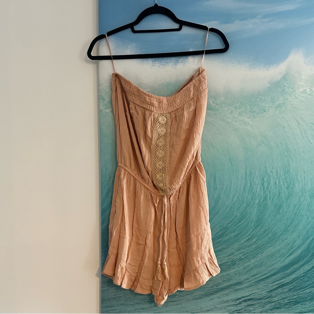 Strapless romper (shorts) NWT size L nude/pink